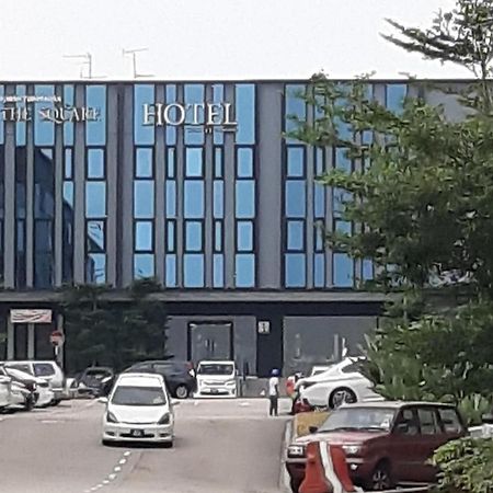 The Square Hotel Skudai Exteriör bild