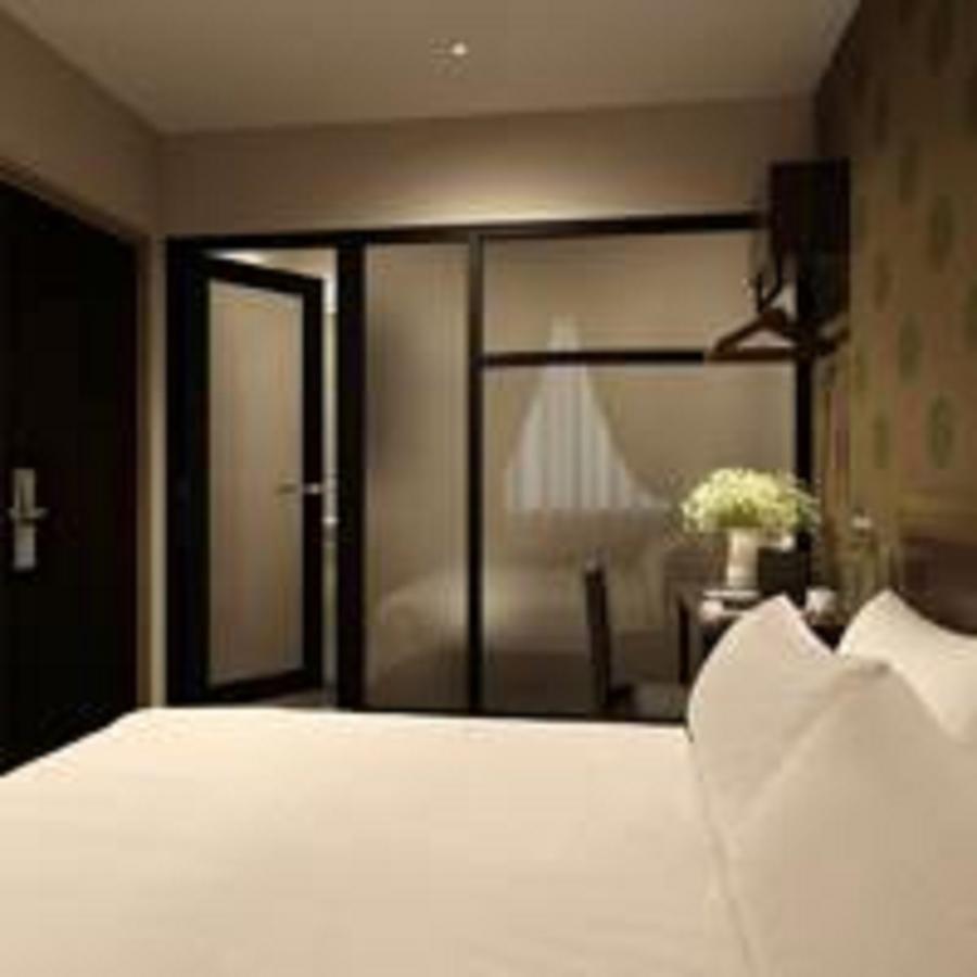 The Square Hotel Skudai Exteriör bild