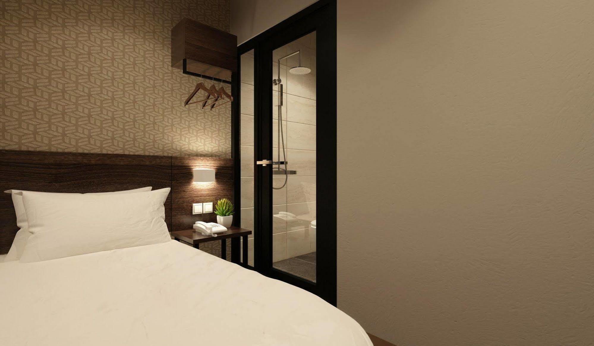 The Square Hotel Skudai Exteriör bild