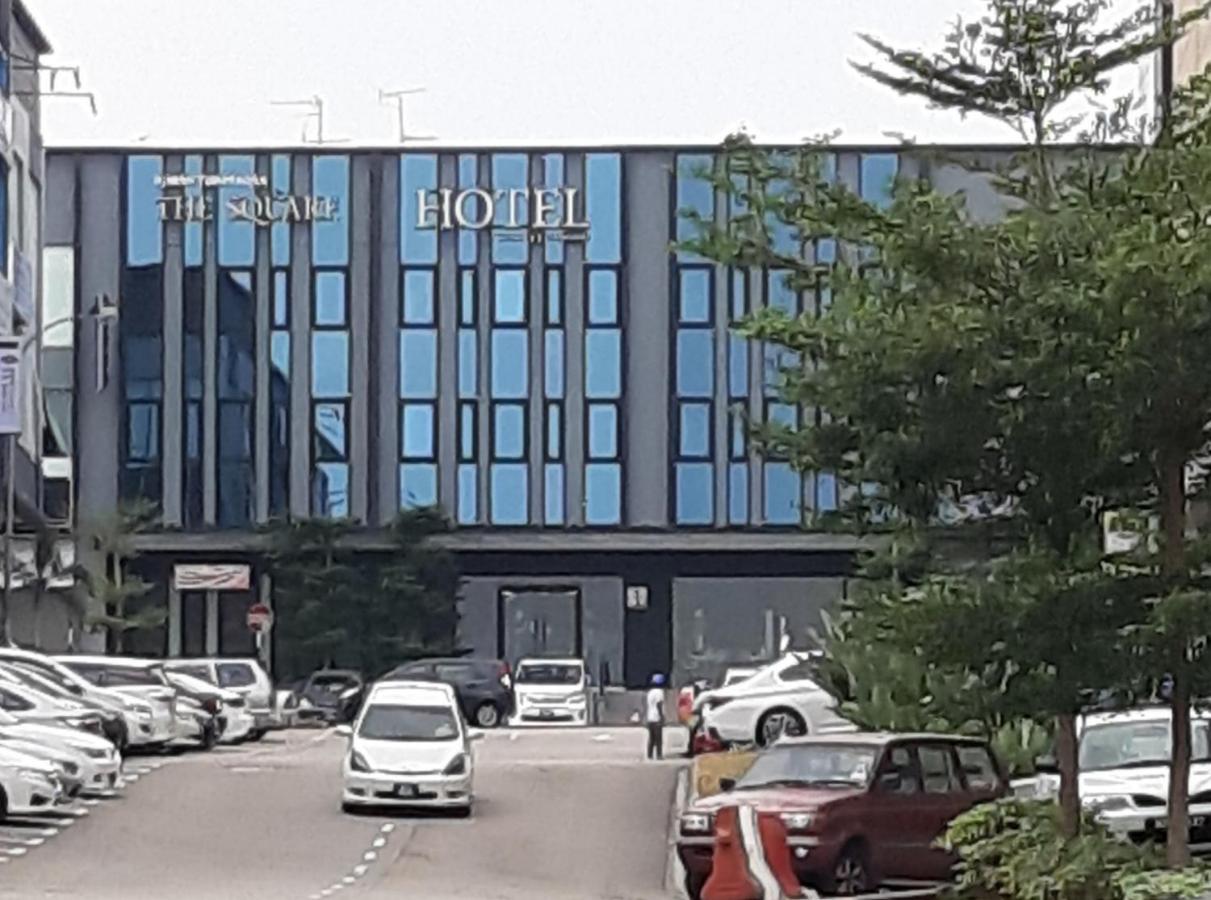 The Square Hotel Skudai Exteriör bild